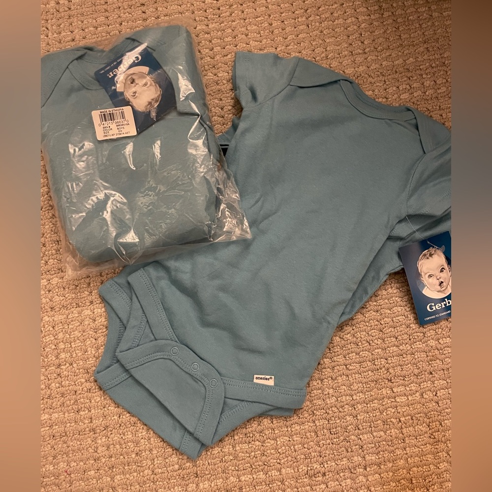 NWT Gerber 8 Onesies - Picture 3 of 3